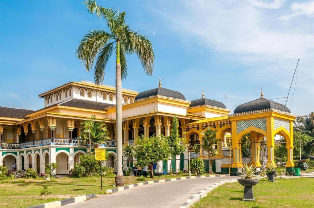 Oyo 619 Naufal Guest House Syariah Medan Exterior photo