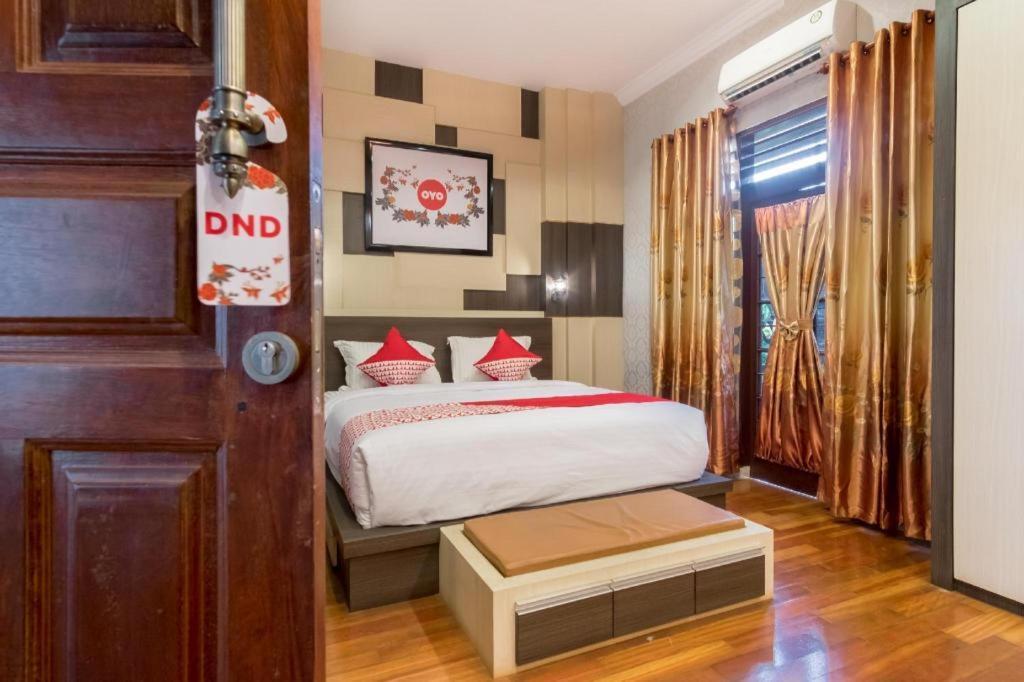 Oyo 619 Naufal Guest House Syariah Medan Exterior photo