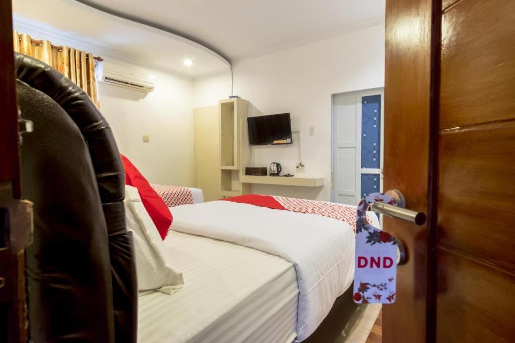 Oyo 619 Naufal Guest House Syariah Medan Exterior photo