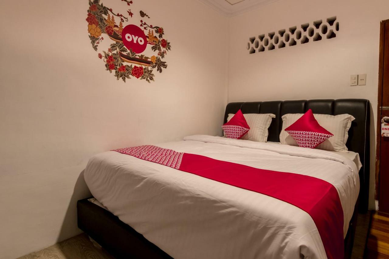 Oyo 619 Naufal Guest House Syariah Medan Exterior photo