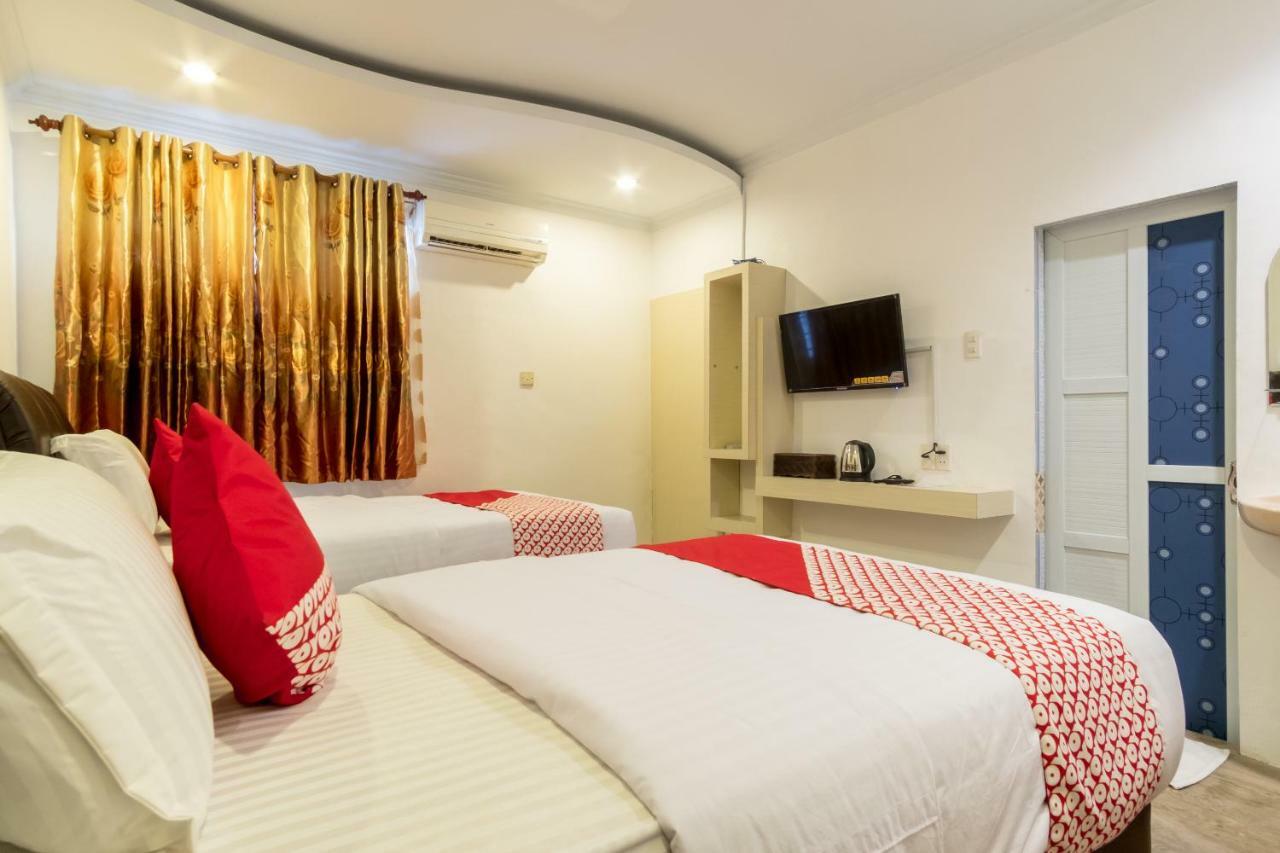 Oyo 619 Naufal Guest House Syariah Medan Exterior photo